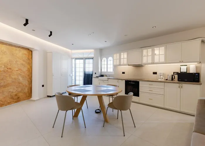 Old Town Luxury 3 *